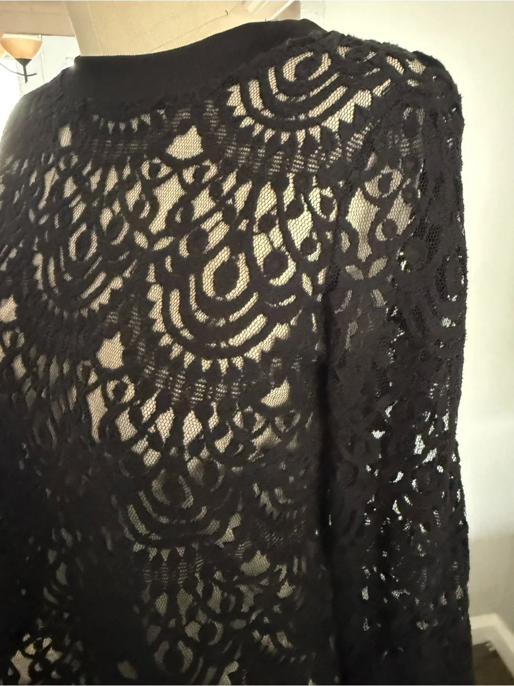 Banana Republic Women’s Black Lace Long Sleeve Top With Back Button Closure S